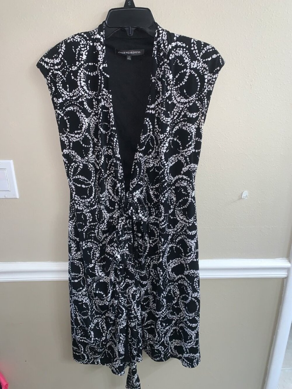 Jones Wear New York Womens Dress Size 8 Black white Faux Wrap Sleeveless lined